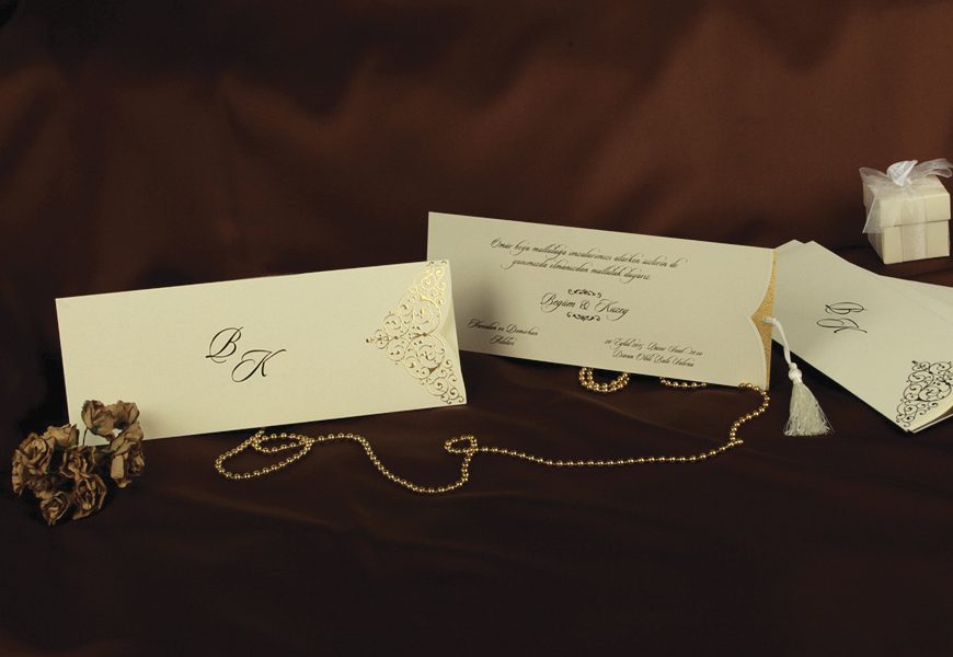 faire part ivoire or à tirer par pompon beige