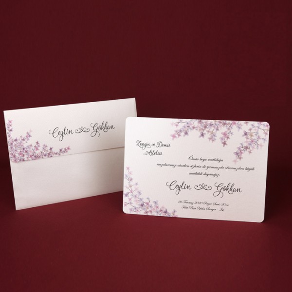 Faire part beige avec fleurs parmes