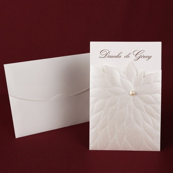 Faire part floral simple beige avec motif perle