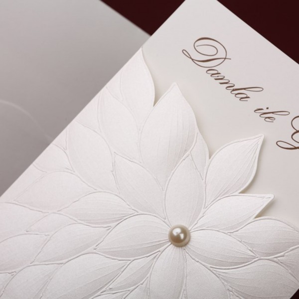 Faire part floral simple beige avec motif perle