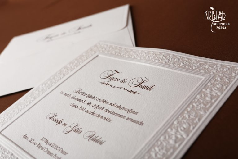 faire-part sobre blanc avec contour en reliefs