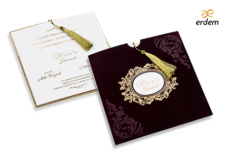 Faire part velours bordeaux rigide avec pompon