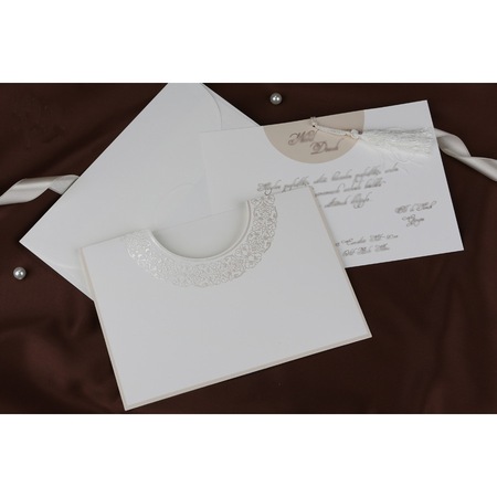 Faire part mariage blanc et beige avec pompon