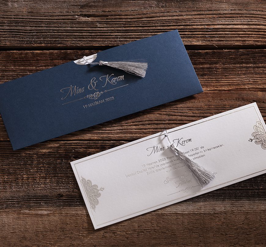 Faire part mariage ou naissance bleu avec pompon