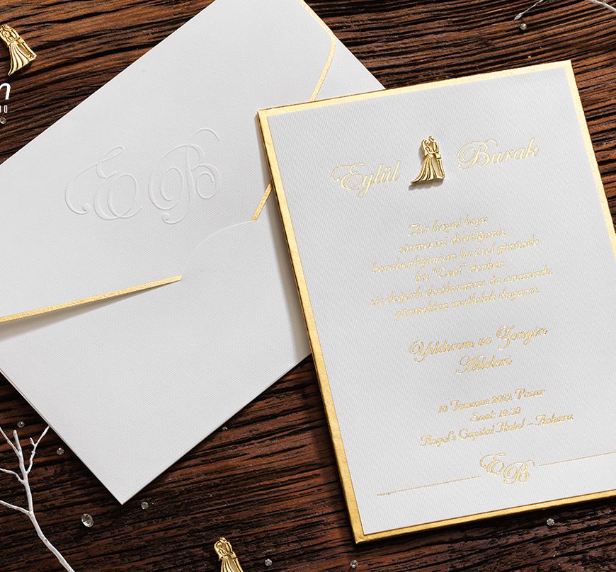 Faire part mariage rigide en doré avec figurine