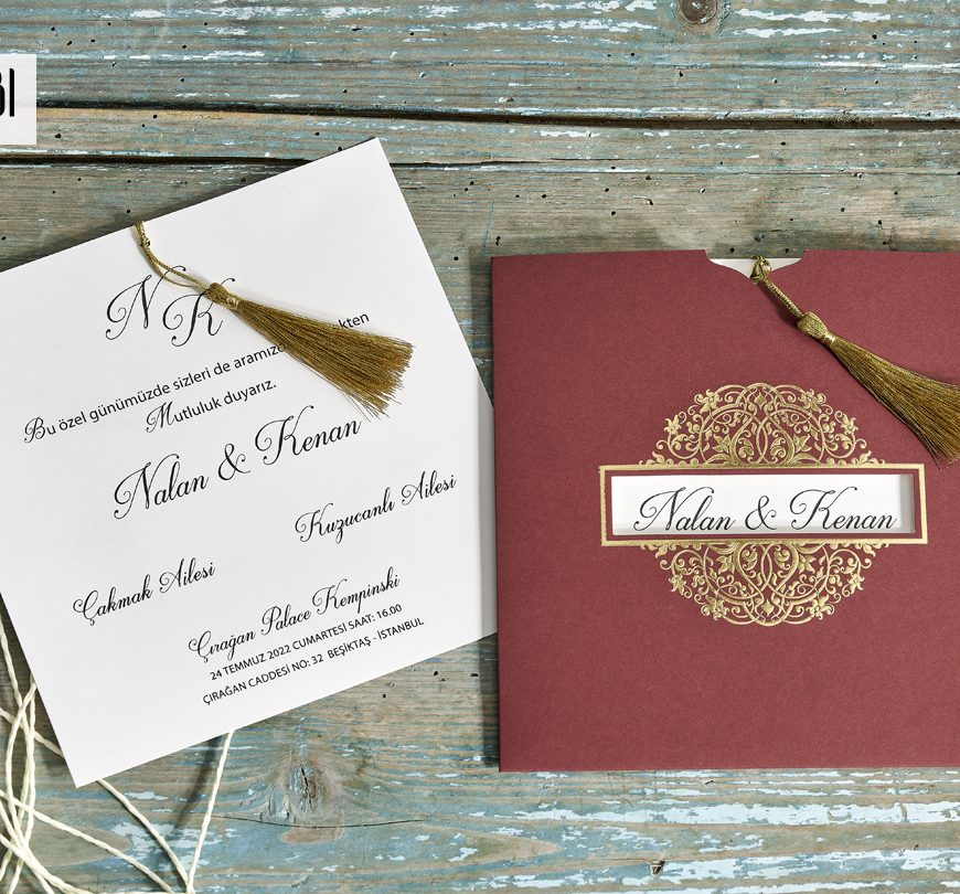 Faire part mariage rouge pas cher carré avec pompon