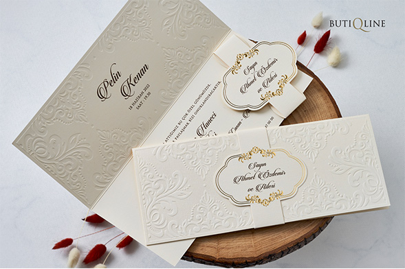 Faire part dépliable beige et doré