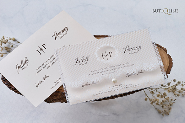 Faire part en plexiglas original avec perle blanche