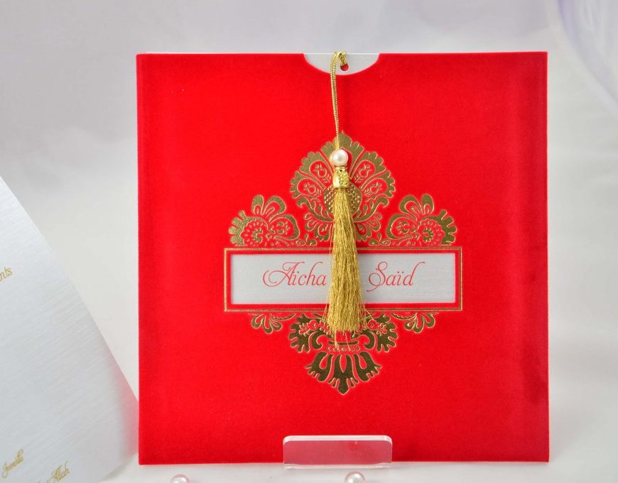 Faire part velours rouge et doré avec pompon