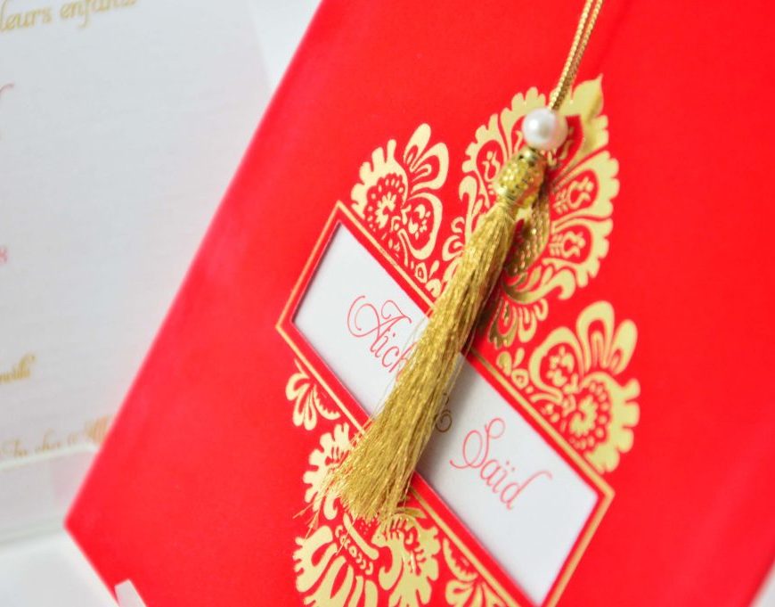 Faire part velours rouge et doré avec pompon