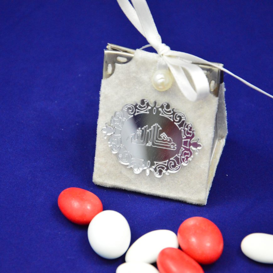 Boite à dragées velours blanches personnalisée