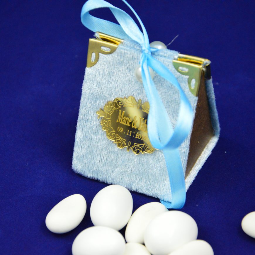 Boite à dragées velours bleu clair personnalisée