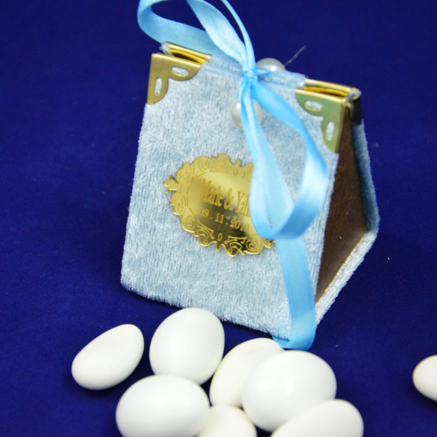 Boite à dragées velours bleu clair personnalisée