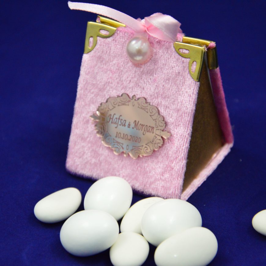 Boite à dragées velours blanches personnalisée