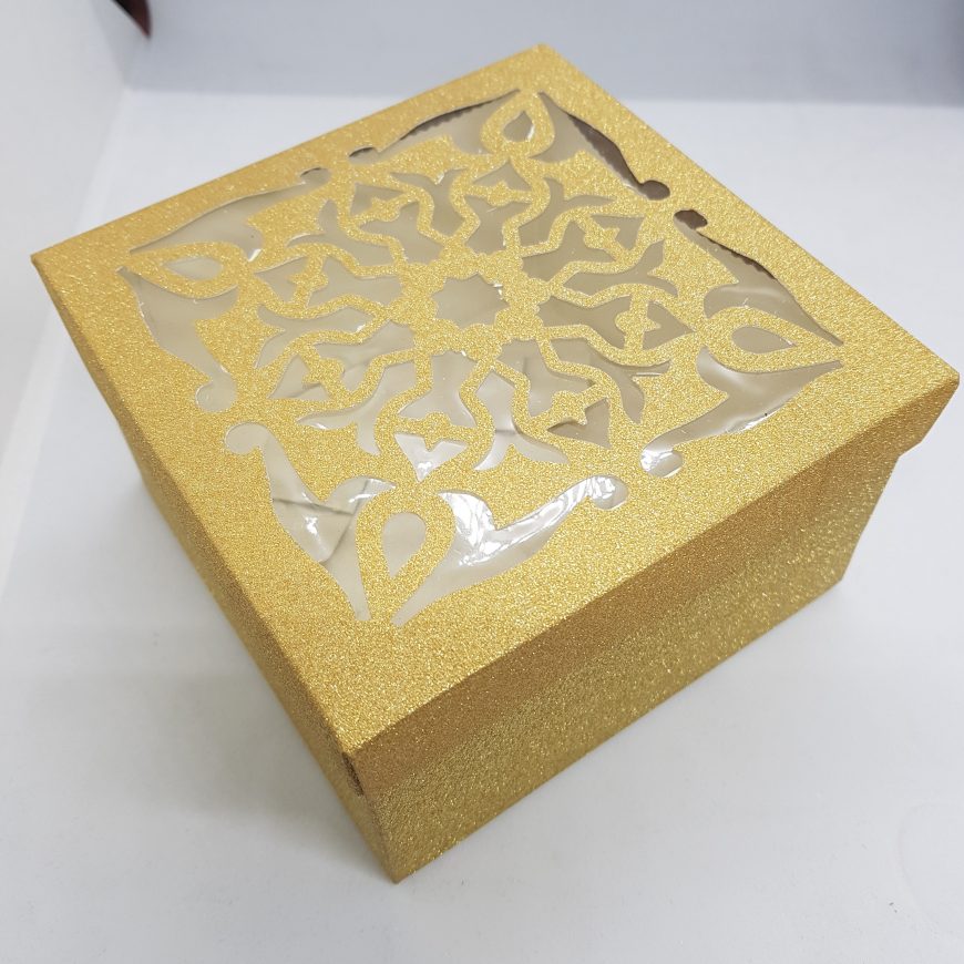 Boite à gâteaux or dentelles pailleté