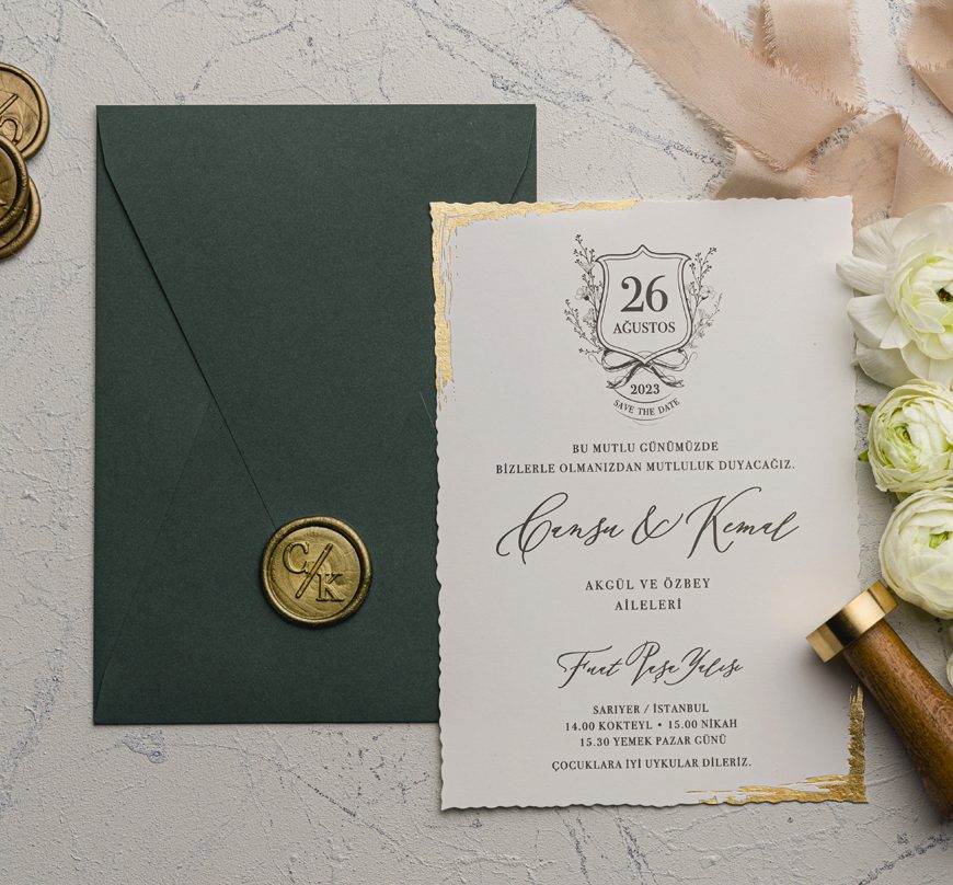 Faire part élégant doré avec enveloppe verte